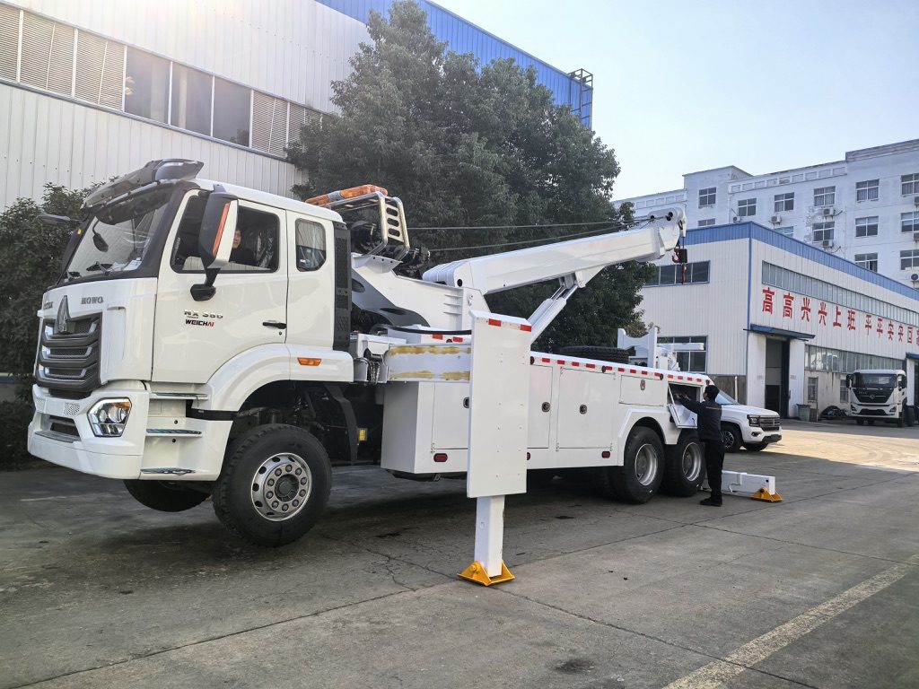 Wrecker & Wheel-Lift Tow Trucks 4