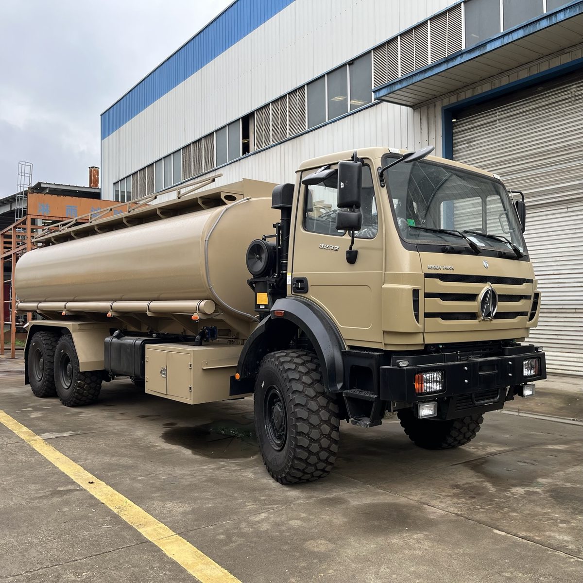 Water & Milk Tanker Trucks 5