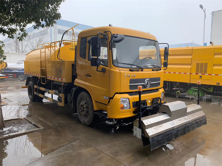 Dongfeng 10m3 Tank Road Washing Truck