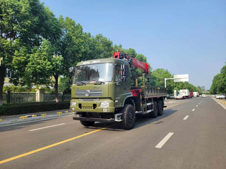 Dongfeng 6WD 6x6 Crane XCMG 8T-10T Military