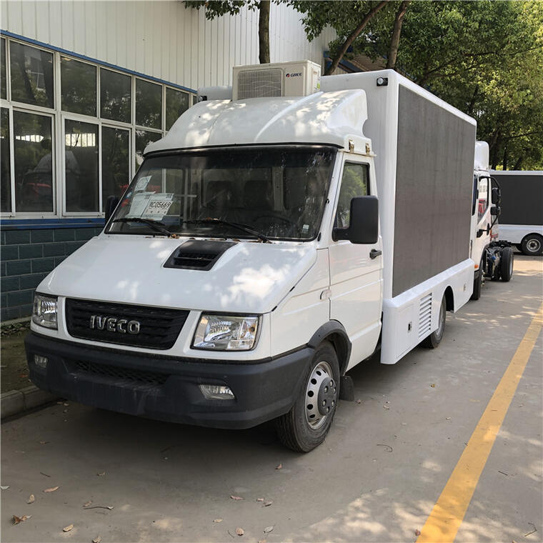 4x2 Iveco 3-Sides P5 Mobile LED Advertising