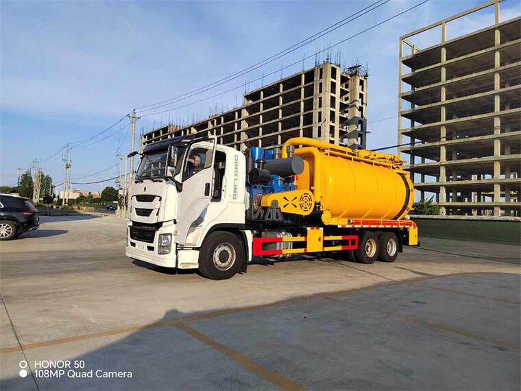 Vacuum Sewage & Septic Trucks