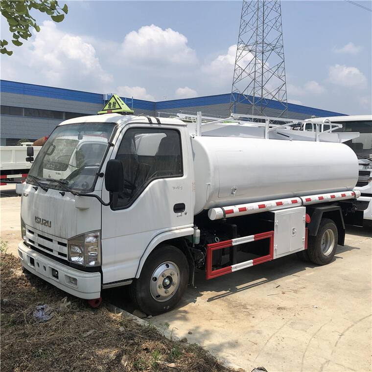 Isuzu 100P 98hp 4000L Fuel Dispensing Truck