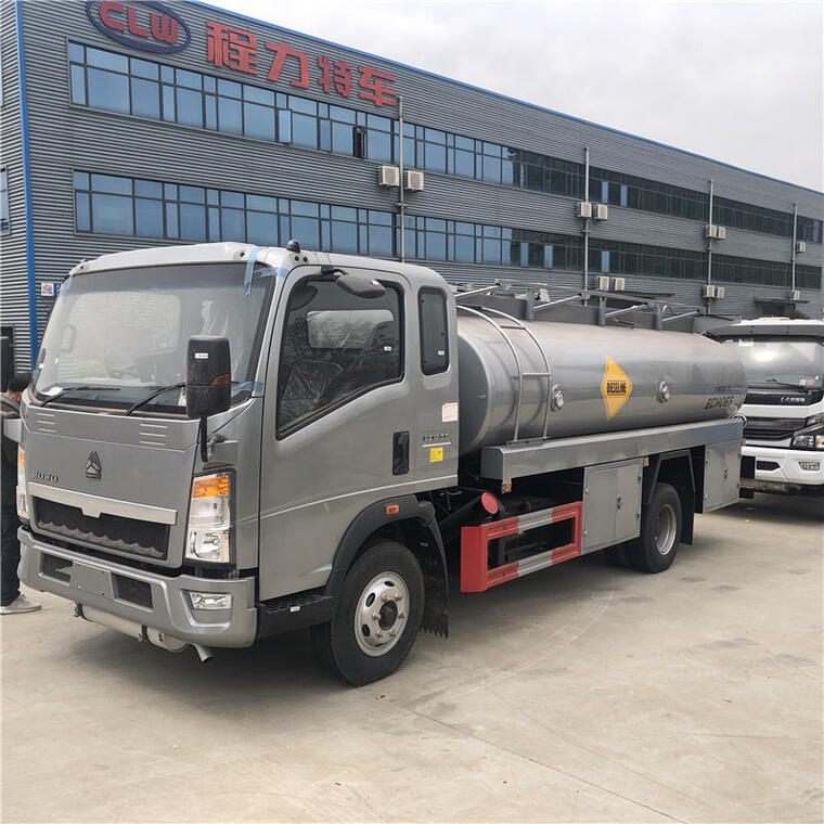Howo Sinotruck 8000L Carbon Steel Fuel Tanker