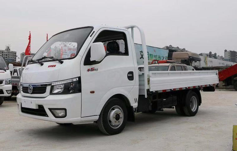 Dongfeng 1T Light Cargo Fence Lorry