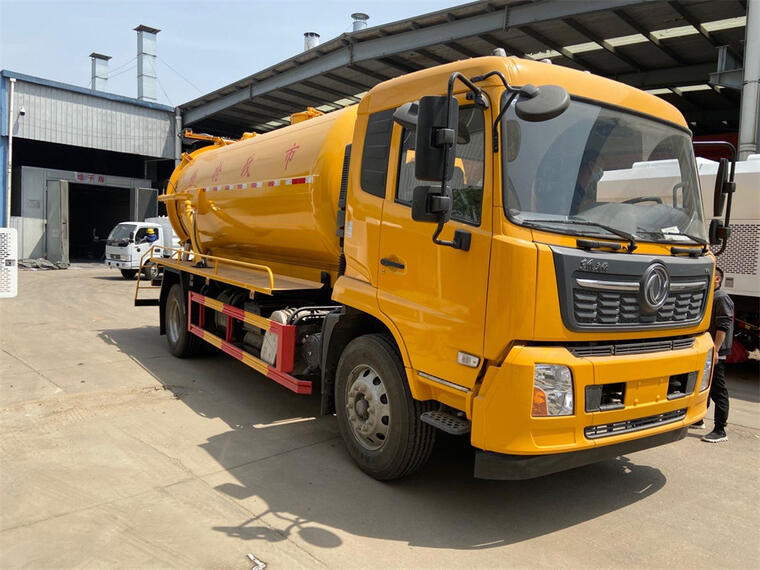 4x2 Dongfeng 6000L Sewage Suction