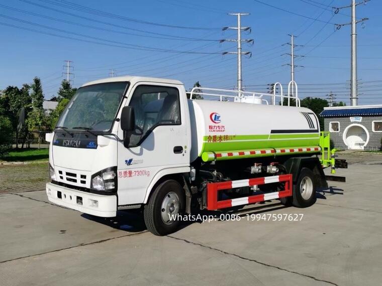 Small Isuzu NPR Water Tanker Japan Sprayer