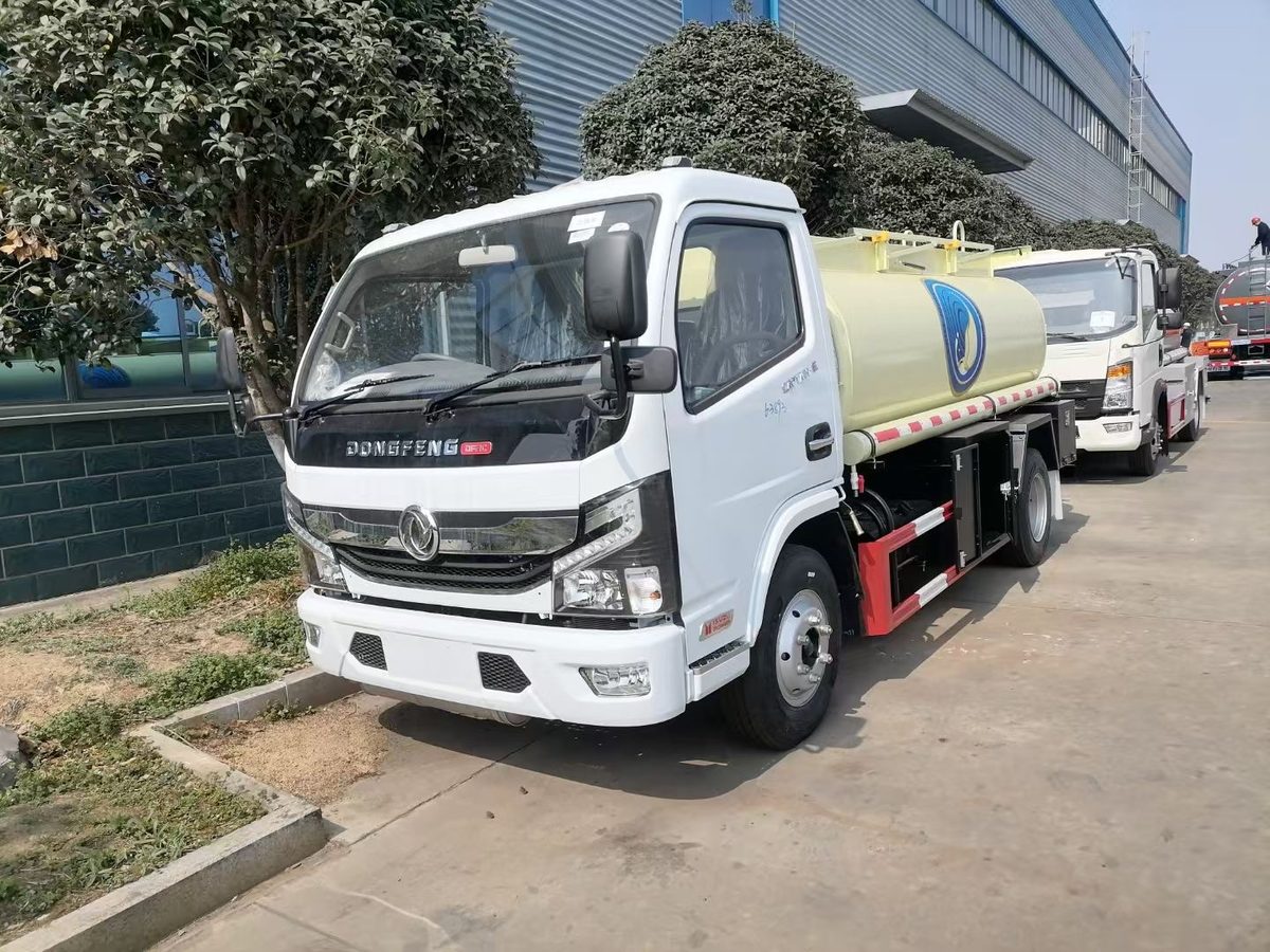 Dongfeng 4x2 4000L Refueling Tanker Truck