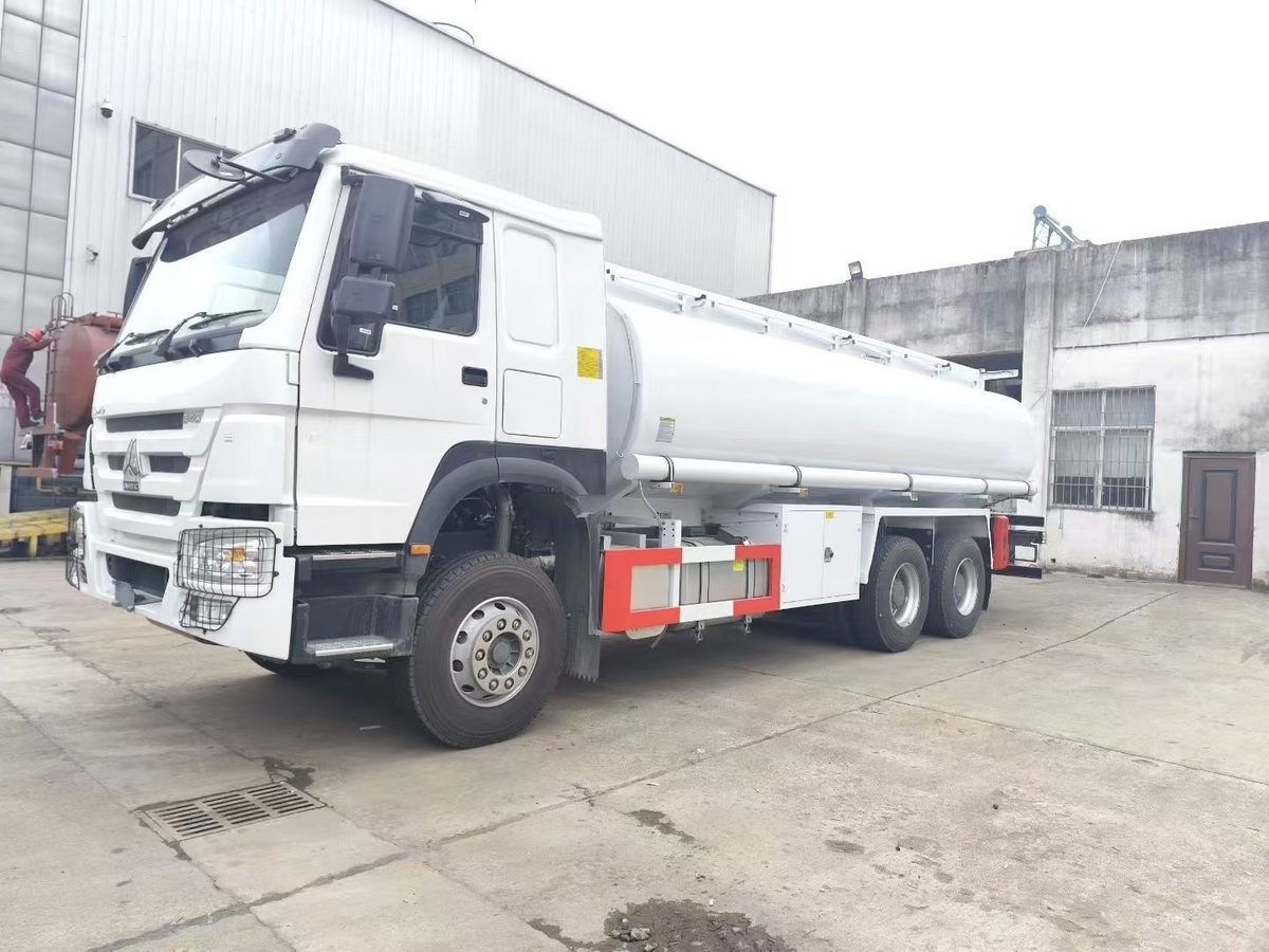Sinotruk Howo 6x4 20000L Fuel Tanker Truck