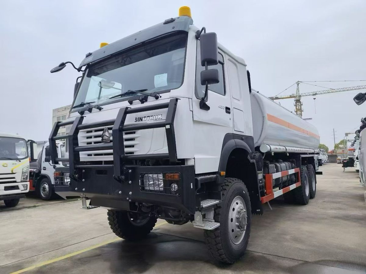 Sinotruk Howo 6x6 25000L Fuel Tanker Truck