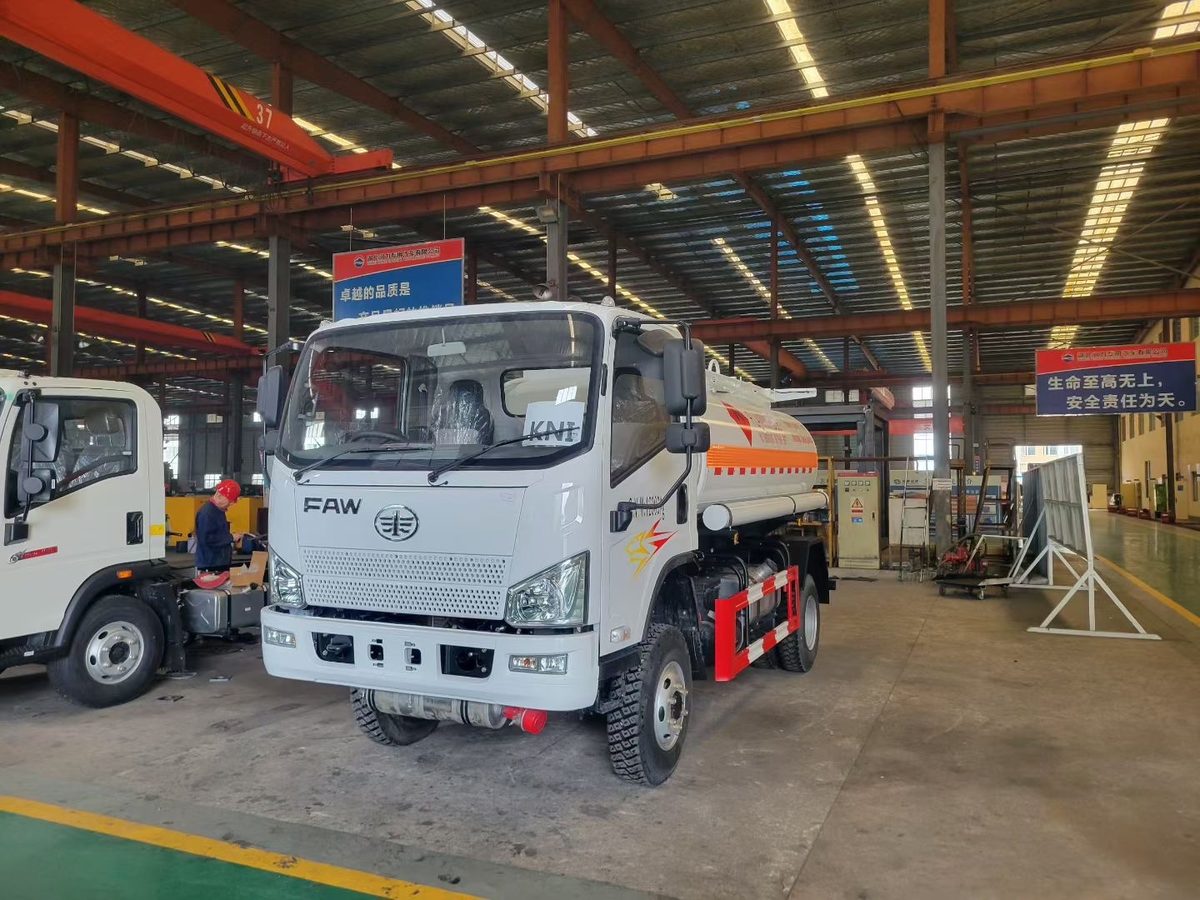 FAW 4x4 5000L Refueling Tanker Truck