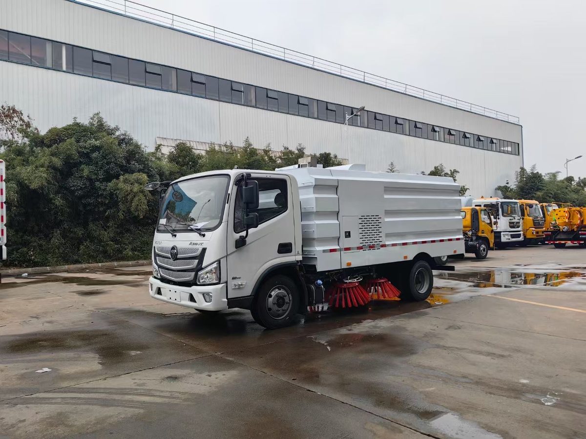 Foton 4x2 5.5CBM Sweeper Truck