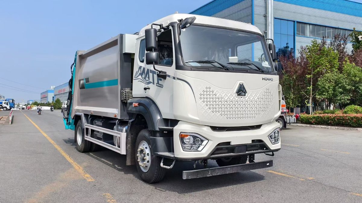Sinotruk Howo 4x2 16m3 Rear Loading Garbage Compactor Truck