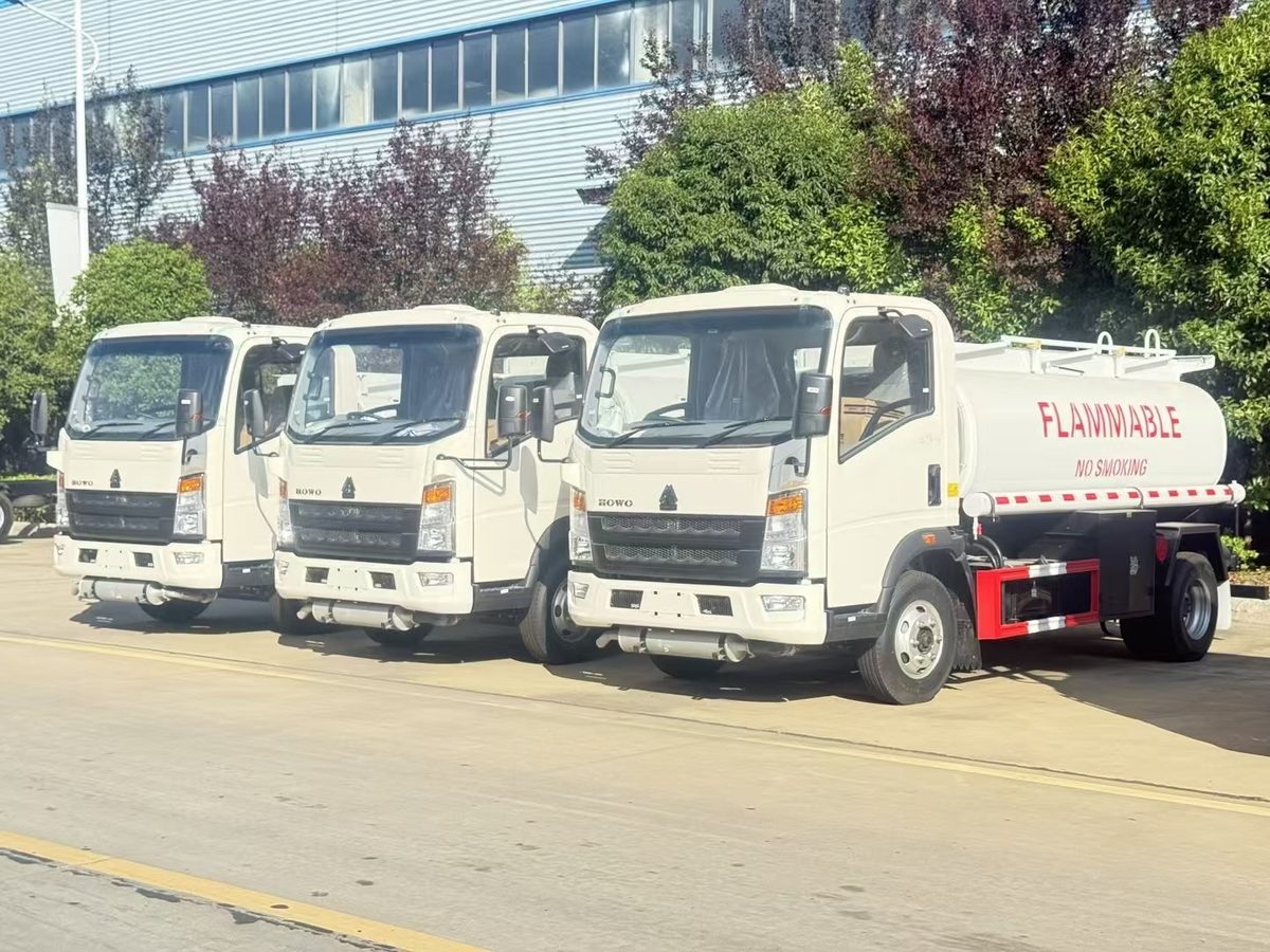 Sinotruk Howo 4x2 5000L Refueling Tanker Truck