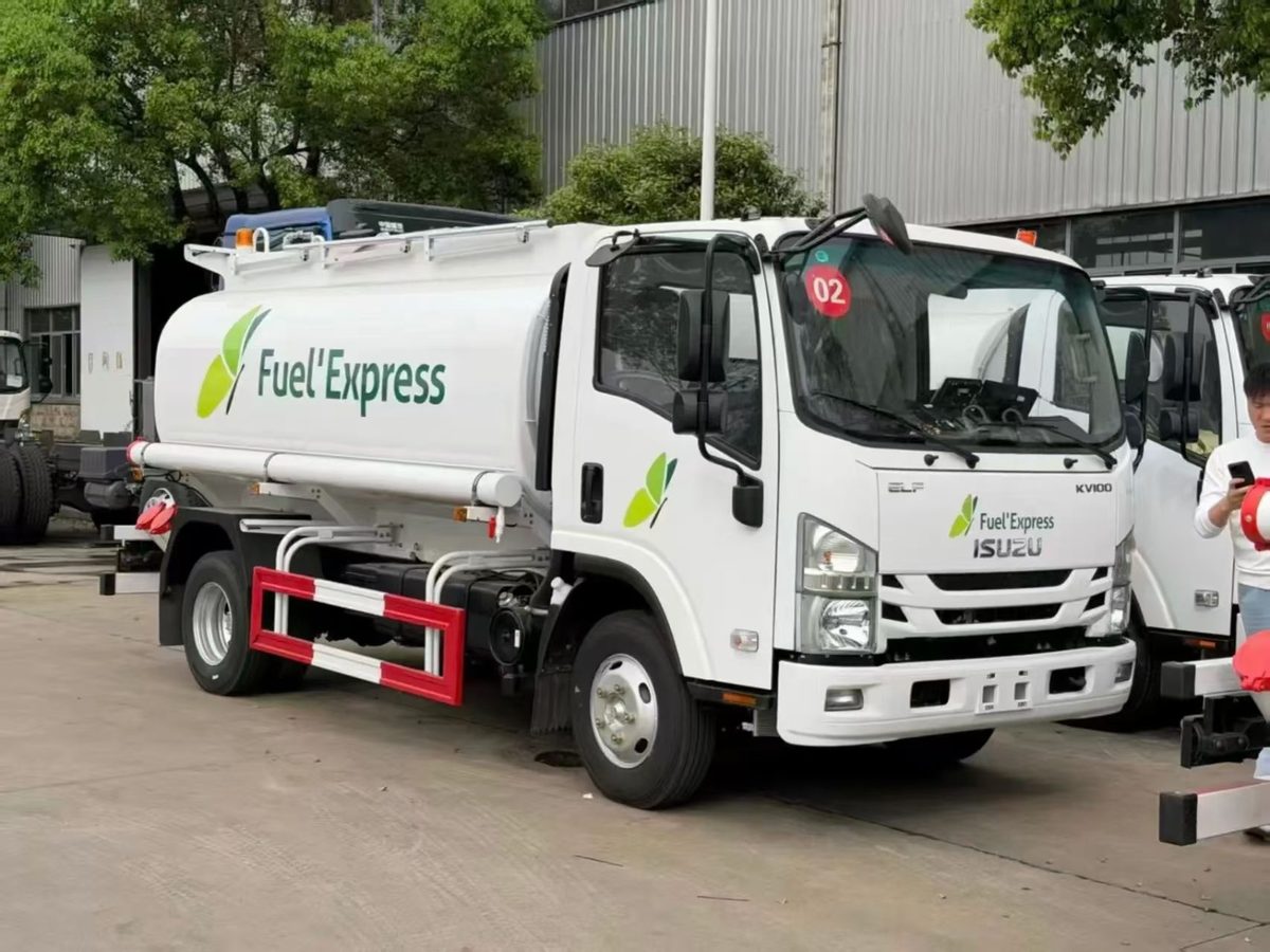 Isuzu 4x2 5000L Refueling Tanker Truck