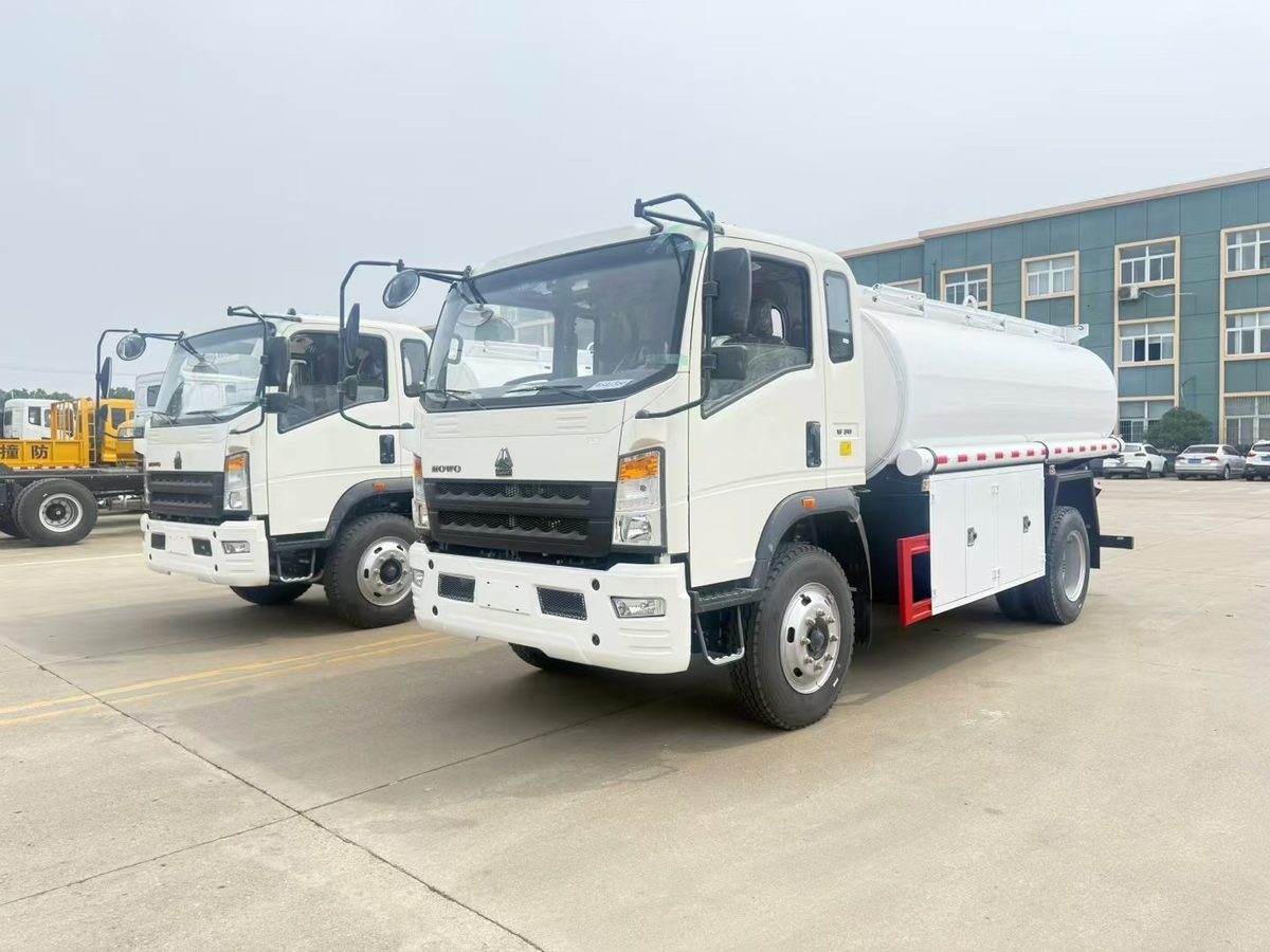 Sinotruk Howo 4x2 10000L Refueling Tanker Truck