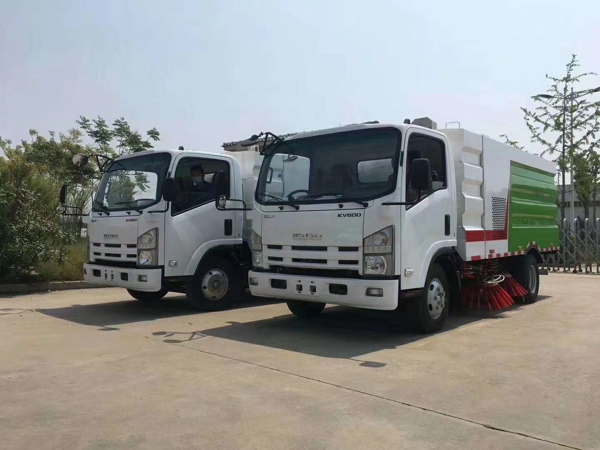 Isuzu 4x2 1500L Street Sweeper Truck