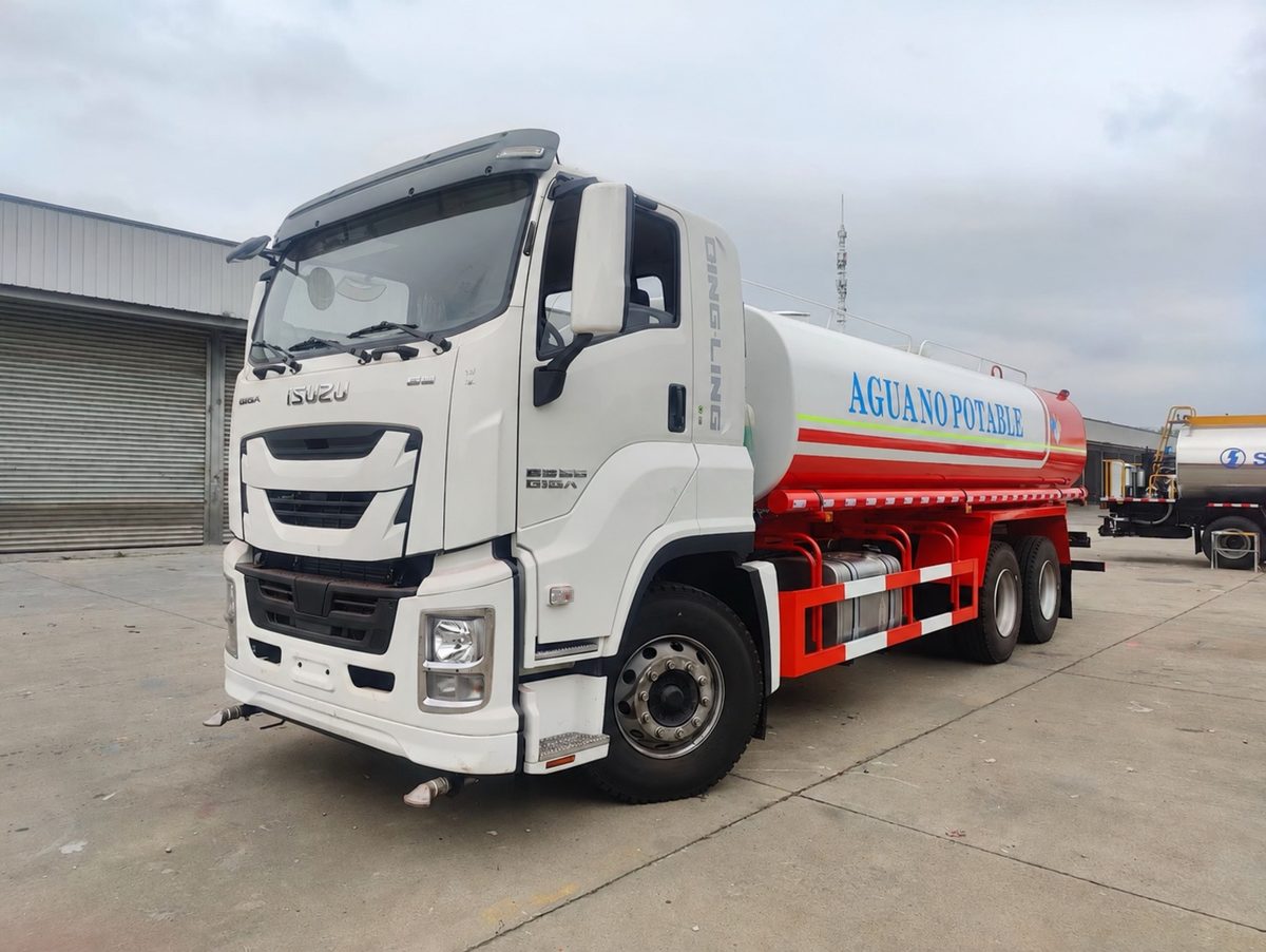 Isuzu 6x4 20000L Water Tanker Truck
